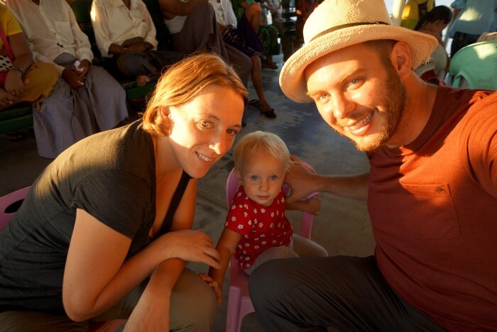 Photo de famille sur le ferry à Rangoun