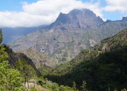 Nous sommes dans le cirque Cilaos (toujours à la Réunion). Un lieu aux paysages…