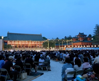 Spectacle traditionnel au Heian Shrine