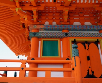 Temple d'un rouge éclatant