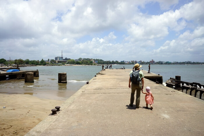 Promenade en dehors de la vieille ville de Galle.