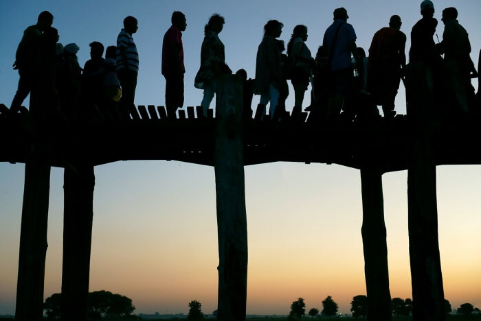 Coucher de soleil sous le u-bein bridge